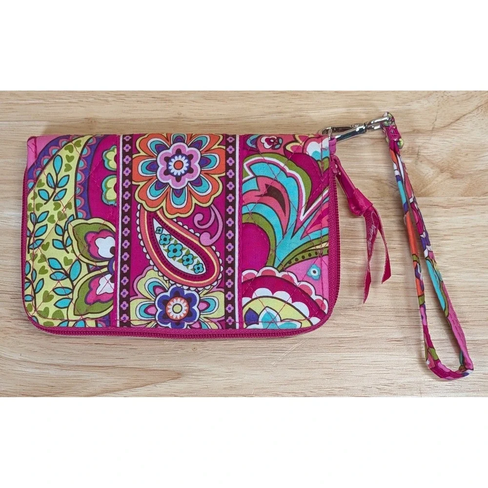 Vera Bradley Pink Paisley Quilted Cotton Zip Around Wristlet Wallet Organizer - Picture 1 of 5